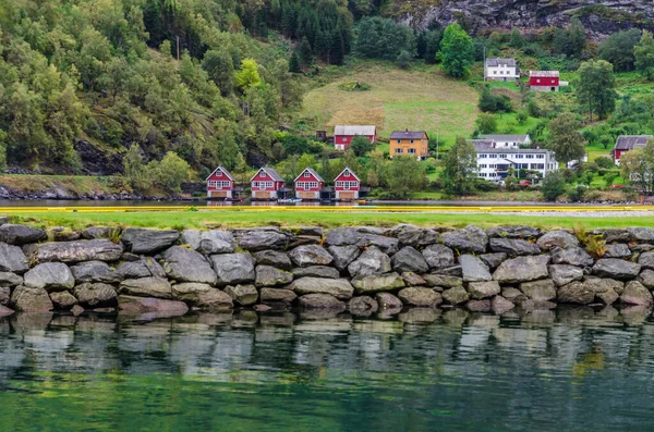 Αντανάκλαση Στη Νορβηγία Aurlandsfjord Κατά Φθινόπωρο Του Χρόνου — Φωτογραφία Αρχείου