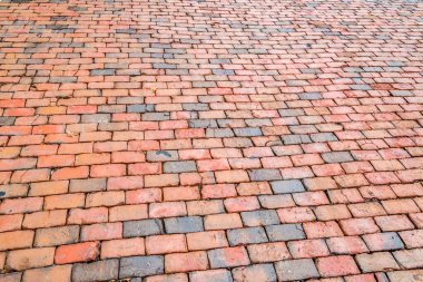 Gri ve kırmızı tuğlalı kaldırım, Toronto.