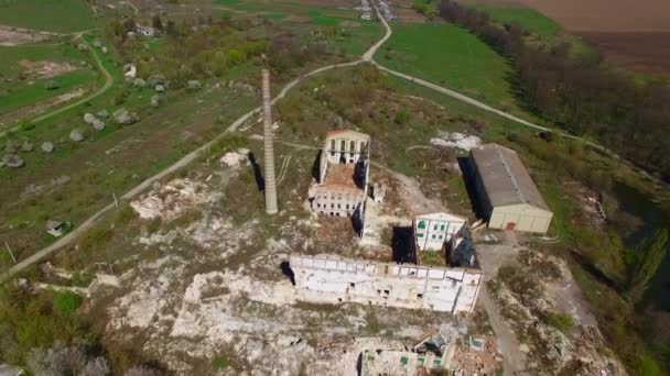 破壊された工場の空撮 建物のまま — ストック動画