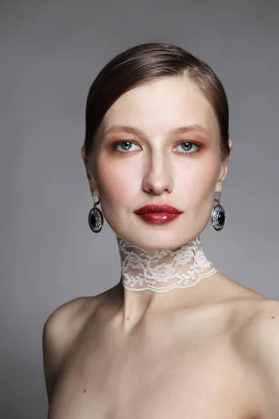 Vintage style portrait of young beautiful woman with red lipstic — Stock Photo, Image