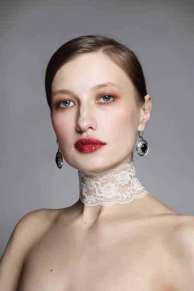 Vintage style portrait of young beautiful woman with red lipstic — Stock Photo, Image