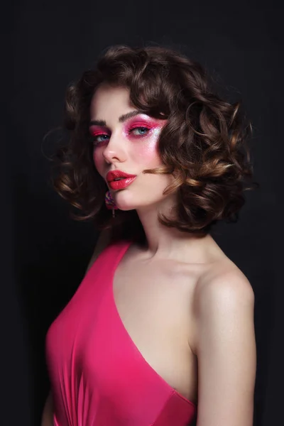 Retrato Joven Hermosa Chica Con Pelo Rizado Maquillaje Rosa Disco —  Fotos de Stock
