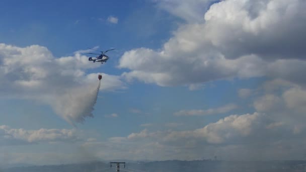 Valencia España Abril 2018 Helicóptero Bomberos Arroja Agua Sobre Incendio Videoclip