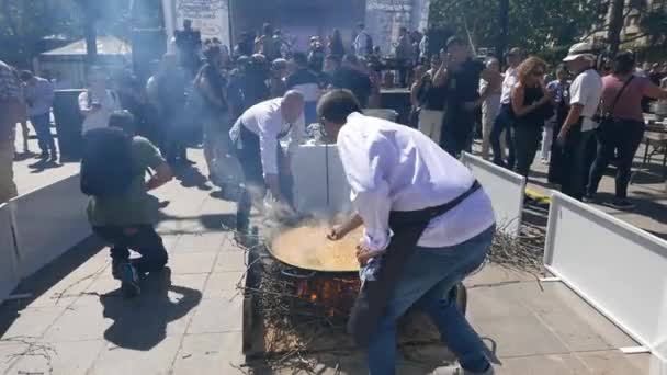 Valencia Spanyolország 2018 Szeptember Paellát Készül Valencia Város Téren Plaza — Stock videók