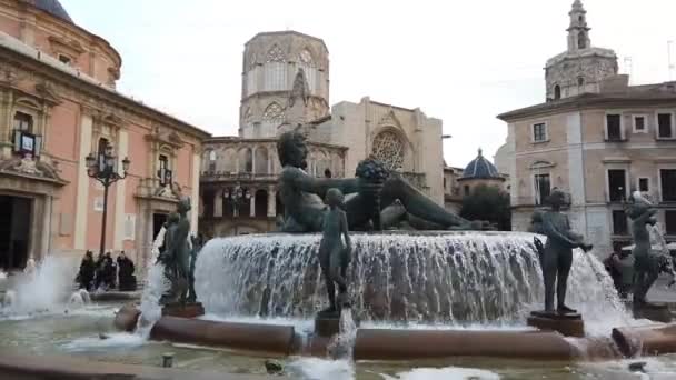 西班牙瓦伦西亚 2018年12月28日 西班牙瓦伦西亚维根广场上的图利亚喷泉 维根广场酒店位于瓦伦西亚市中心附近 — 图库视频影像