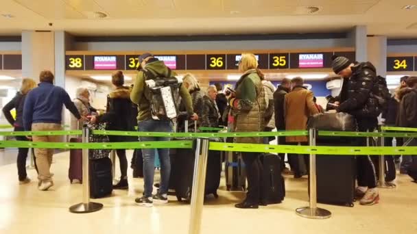 Valencia Spain January 2019 Passengers Checking Ryanair Desk