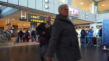 Valencia, İspanya - 5 Ocak 2019: Valencia Havaalanı geçen havayolu yolcu. Valencia, İspanya Havaalanı 2018 geçtiğini 4.98 milyon yolcu.