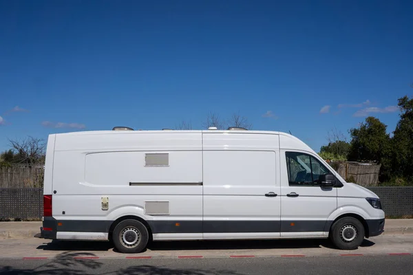 Valencia Spanyolország 2024 Március Egy Fehér Volkswagen Crafter Van Parkolt — Stock Fotó