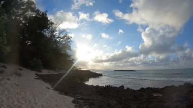 Geniş açı günbatımı Hawaii Plajı