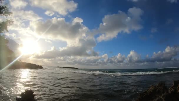 Puesta Sol Gran Angular Largo Playa Hawaiana — Vídeos de Stock