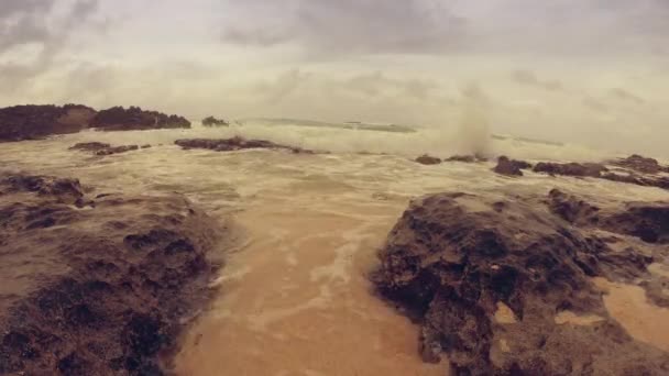 Wide Angle View Looking Out Rocky Cove Hawaii — Stok Video
