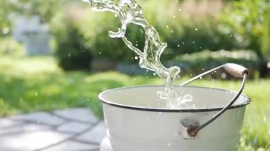 Metal kova içine su dökme, 1920x1080 görüntüleri, closeup