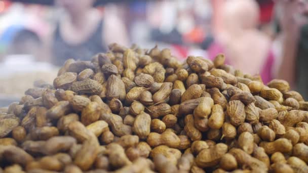 Steaming peanuts for sale at market. Street food. 4k — Stock Video