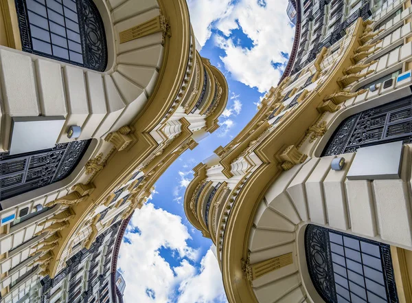 Futuristic Abstract Architecture Neoclassical Building Great Curves Cloudy Sky Change — Stock Photo, Image