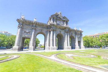 Puerta de Alcala: Madrid, İspanya ve Avrupa 'da İspanyol Krallarına Büyük Anıt