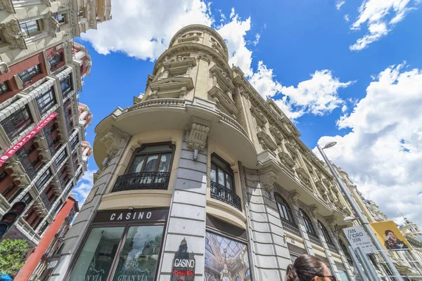 Madrid Spanje Mei 2018 Gebouw Met Winkels Alcala Straat Stad — Stockfoto