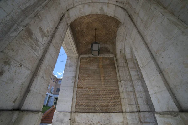 Passagem Arcos Antigos Arquitetura Uma Vista Palácio Aranjuez Museu Hoje — Fotografia de Stock