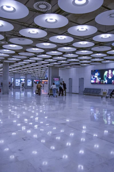 马德里 西班牙 2018年3月22日 马德里国际机场航站楼内部 Adolfo 苏亚雷斯机场内免税马德里抵达店 — 图库照片