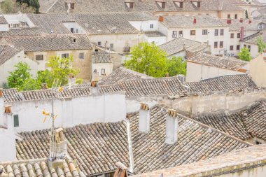 Chinchon, Madrid, İspanya eski kiremit çatılar. Tarihi kasaba Madrid yakınlarındaki Chinchon ana meydanda üst tarafındaki görüntülemek