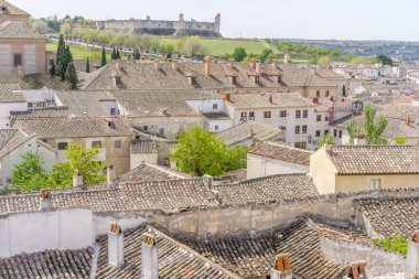 Chinchon, Madrid, İspanya eski kiremit çatılar. Tarihi kasaba Madrid yakınlarındaki Chinchon ana meydanda üst tarafındaki görüntülemek