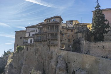 Cuenca, İspanya, 11 Aralık 2016 - Cuenca, İspanya Casa Colgadas bir uçurumun kenarında kurulmuştur
