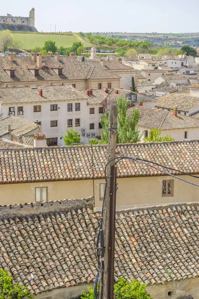 チンチョン マドリード スペインの古代瓦屋根 マドリードの近くのチンチョン歴史的な小さな町のメイン広場の上側からの眺め — ストック写真