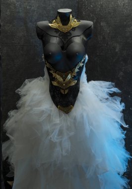 Gotik gelinlik. adet altın ve değerli metal dantel siyah korse alır. Termoplastik malzemeler ve metaller ile el yapımı parça