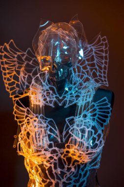 Kristal Kafatası kostüm, termoplastik ve sanatsal modelleme malzemeden Gotik ve karanlık tasarım