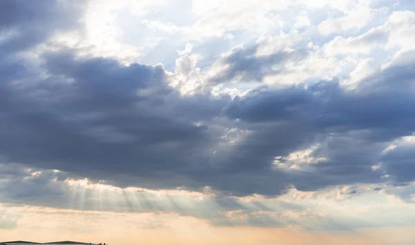 Obloha Mraky Slunce Při Západu Slunce Barevné Veselé Tapety Nebo — Stock fotografie