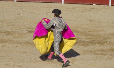 Matador ve boğa güreşi. Madrid, İspanya.