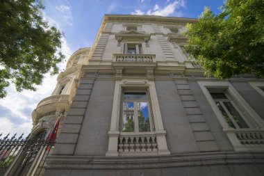 Madrid, İspanya - 21 Temmuz 2018: Casa de America bina, kültürel kurum Latin Amerika ile işbirliği teşvik. Plaza Cibeles