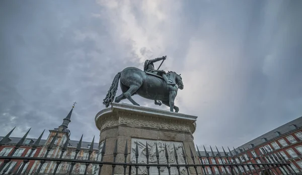 Felipe Iii Άγαλμα Στο Κέντρο Της Plaza Mayor Στην Πόλη — Φωτογραφία Αρχείου