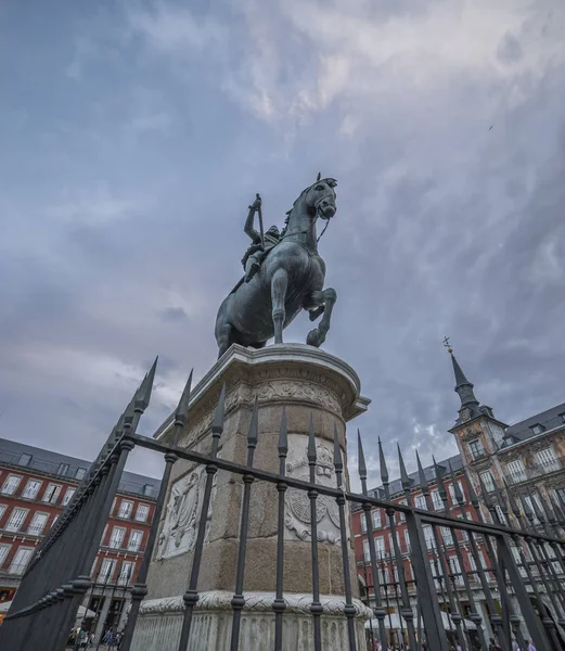 フェリペ 世像スペイン マドリード市のマヨール広場のセンターで — ストック写真
