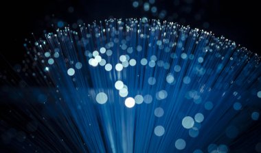 Bilgi, veri veya Internet iletişim kavramı gösterilen fiber optik