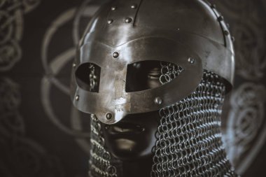 çizimler ve Viking sembolizm, Kuzey Avrupa, çatışma, mücadele ve savaş geleneksel sanat ile silah kat üzerine posta ile Viking savaşçı kask