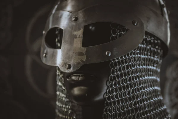 Berserker Casco Guerrero Vikingo Con Correo Escudo Armas Con Dibujos — Foto de Stock