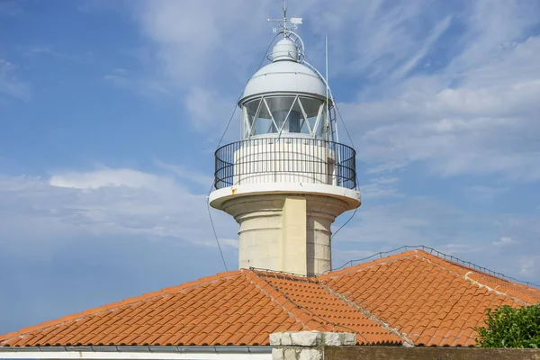 Verão Farol Costeiro Playa Los Locos Cantabria Espanha — Fotografia de Stock