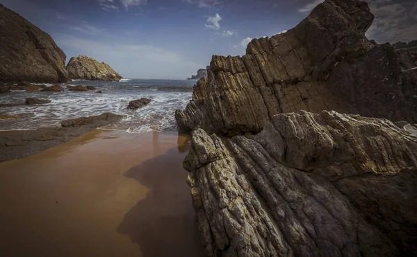 Playa Con Rocas Verano Playa Arna Santander España —  Fotos de Stock