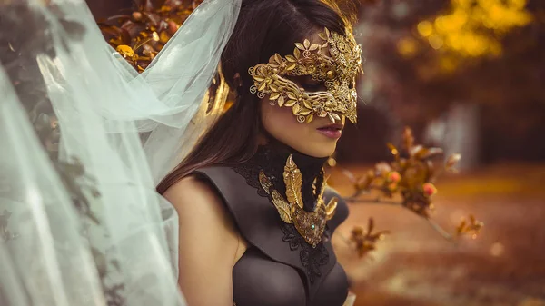 Golden Mysterious Woman Dressed White Mask Leaves Copper Gold Color — Stock Photo, Image