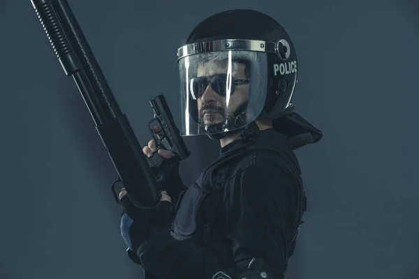 Policeman Riot Police Signaling Colleagues Hands Armed Man Helmet Bulletproof — Stock Photo, Image