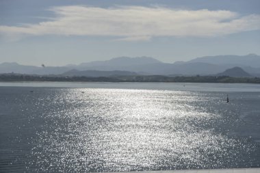 Ispanya 'daki Santander Körfezi 'nin manzarası. Iberya Yarımadası 'nın kuzeyinde Cantabrian Denizi