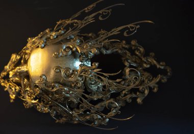 Gold, altın kafatası 3D yazıcı ile yapılmış. Halloween veya korku sahneleri için dekorasyon Gotik parça