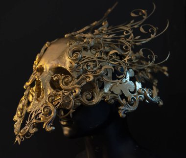 Gold, altın kafatası 3D yazıcı ile yapılmış. Halloween veya korku sahneleri için dekorasyon Gotik parça