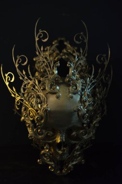 Gold, altın kafatası 3D yazıcı ile yapılmış. Halloween veya korku sahneleri için dekorasyon Gotik parça