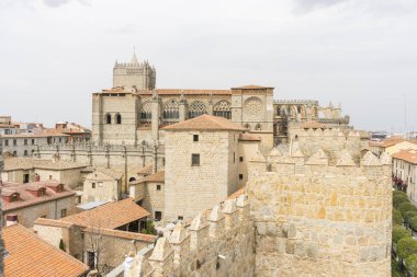 Castilla y Len Avila şehrinin duvarları, İspanya. Müstahkem ortaçağ şehri   