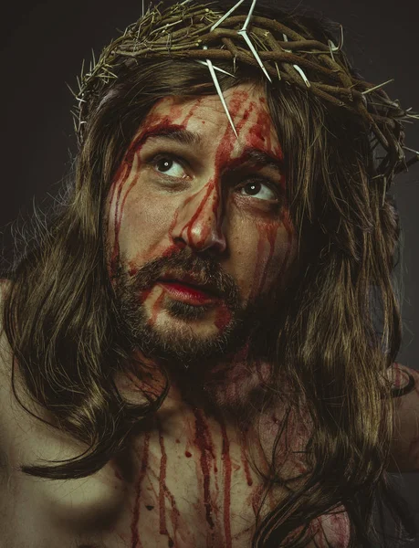 十字架上的耶稣基督的十字架上的受难 在西班牙的圣周 刺冠人 — 图库照片