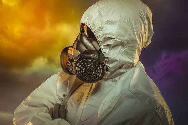 Έννοια Μόλυνση Ιών Άνθρωπος Στο Antigas Μάσκα Γυαλιά Και Προστατευτικά — Φωτογραφία Αρχείου
