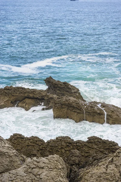 Опасное Бушующее Яростное Море Разбивающееся Скалы Кантабрийское Море Севере Испании — стоковое фото