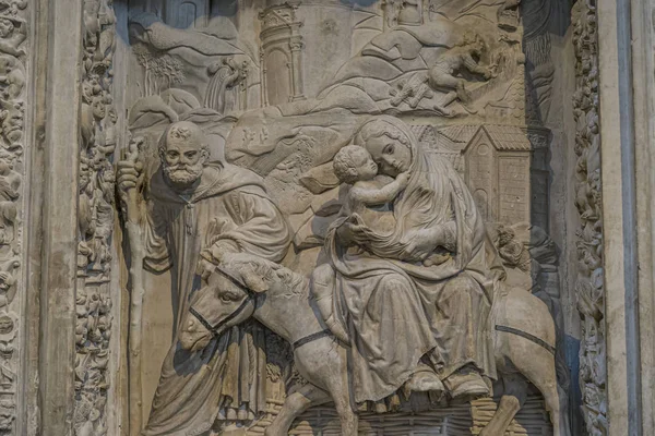 西班牙阿维拉 2019年4月17日 在西班牙庆祝圣周期间 阿维拉大教堂的内部 圣经场景在救济 — 图库照片