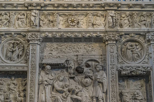 アビラ スペイン 2019年4月17日 スペインの聖週間のお祝いの間にアビラ大聖堂の内部 救済の聖書のシーン — ストック写真